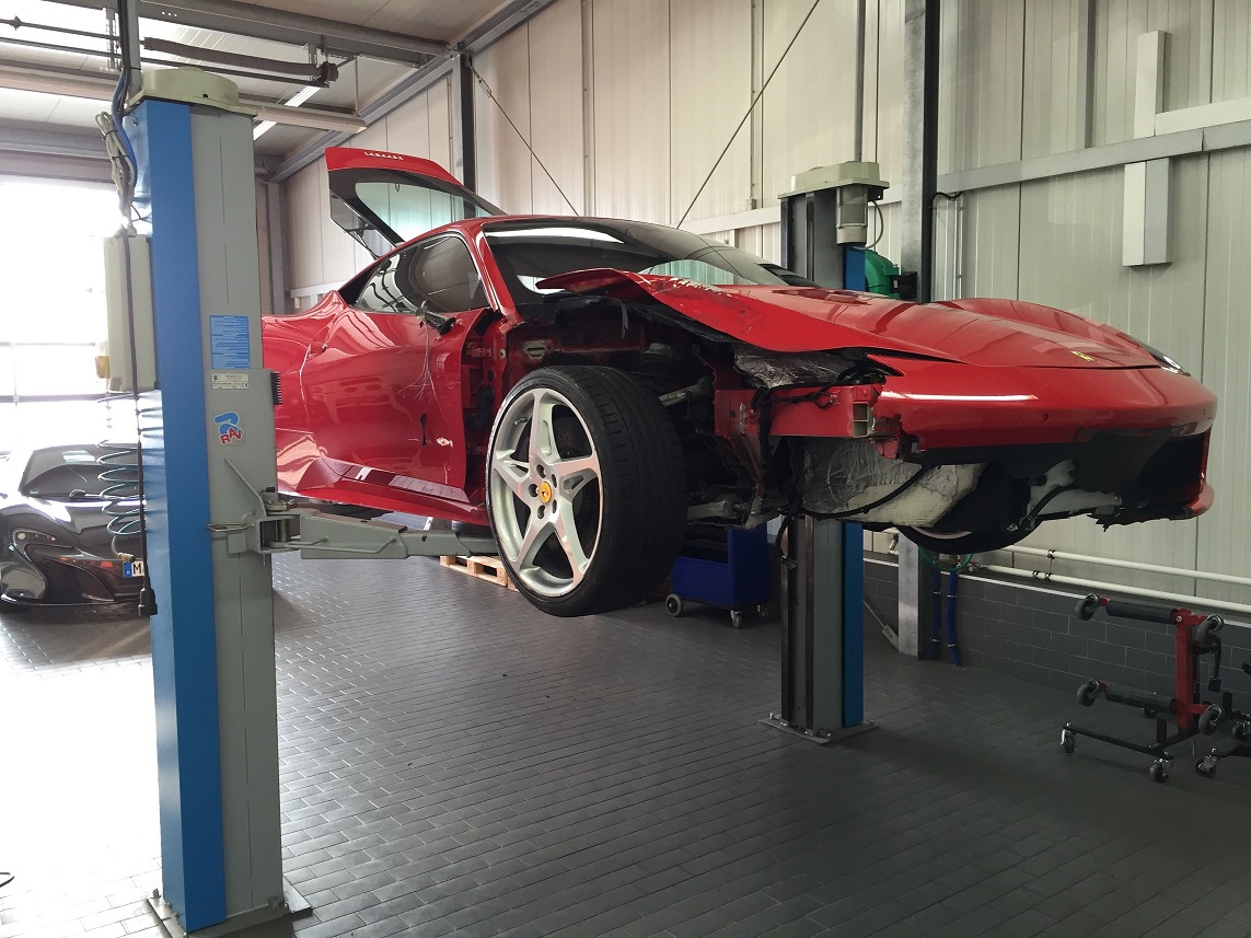 Ferrari 458 wird zerlegt